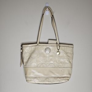 Coach Tote Bag Medium Cream Patent Leather Signature Stripe Stitched F19198